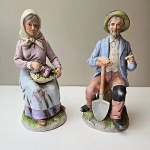 Vintage Country Couple Figurines-Sitting